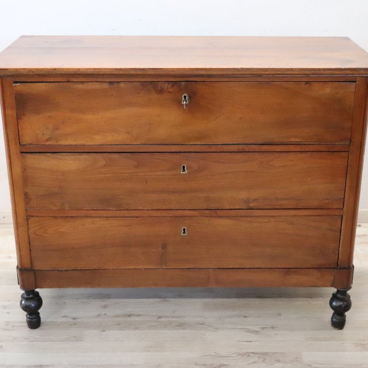 Commode ancienne en noyer massif, Italie, XIXe siècle-photo-3