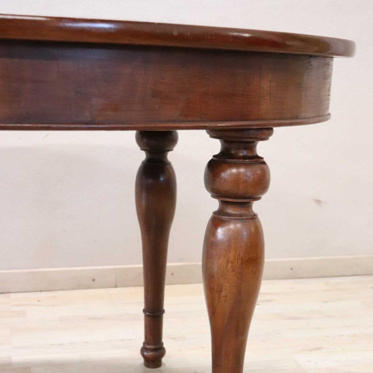 Antique Oval Table In Walnut, Italy Mid 19th Century-photo-4