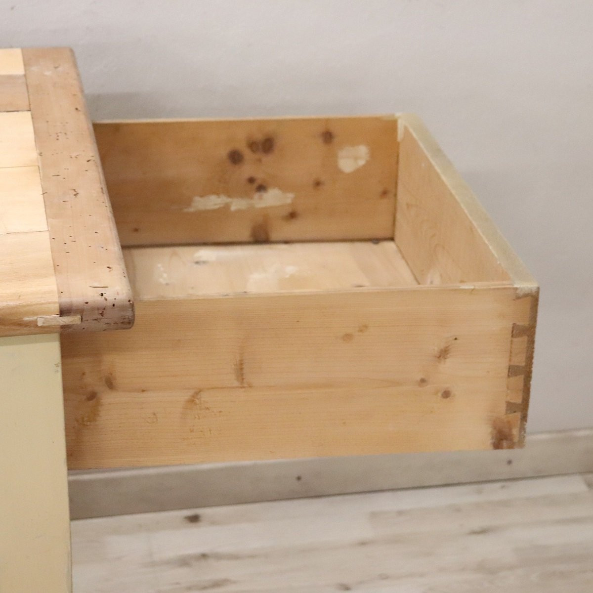 Worktable In Cream Lacquered Poplar Wood, Italy Late 19th Century-photo-5