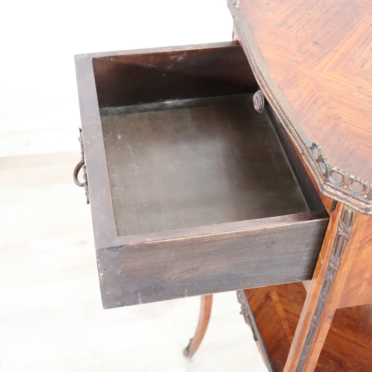 Table de chevet ancienne, Italie, fin du XIXe siècle-photo-7