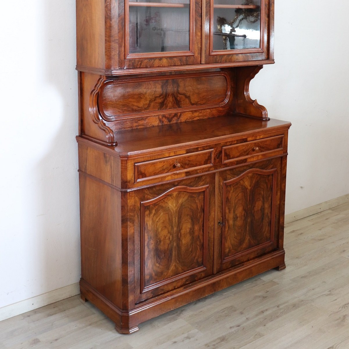 Antique Cupboard In Walnut Briar, Italy Mid 19th Century-photo-1