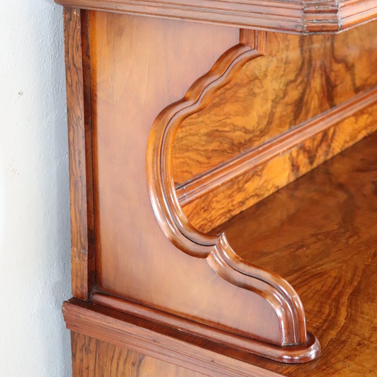 Antique Cupboard In Walnut Briar, Italy Mid 19th Century-photo-2