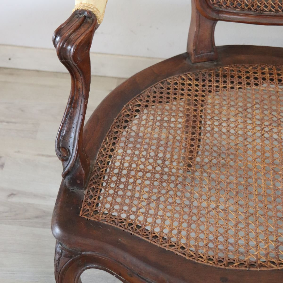 Antique Walnut And Vienna Straw Sofa, Italy 18th Century-photo-1