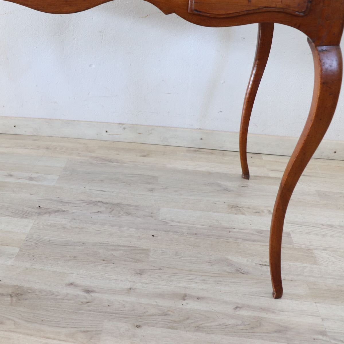 Antique Desk In Walnut And Cherry Wood, Italy 18th Century-photo-2