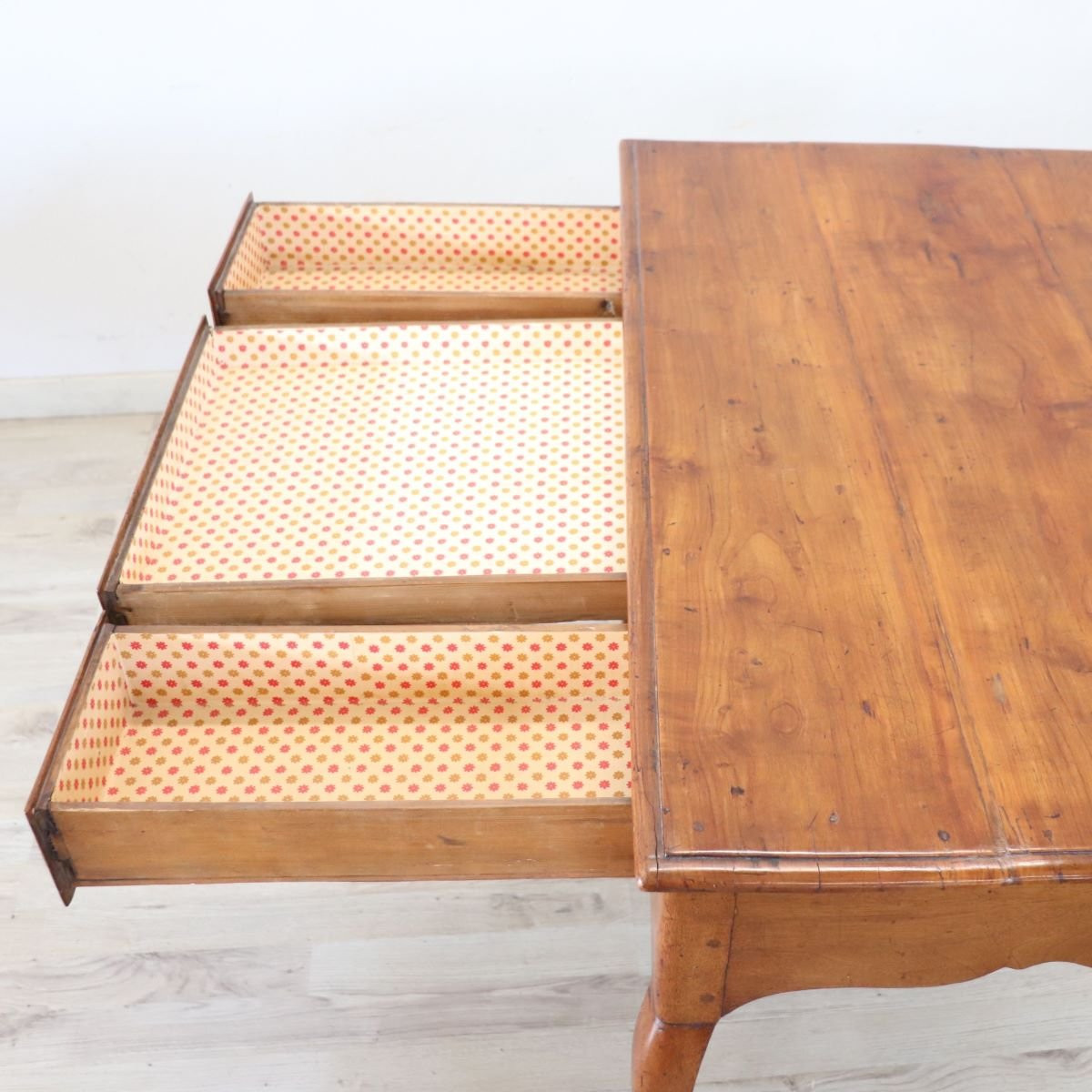 Antique Desk In Walnut And Cherry Wood, Italy 18th Century-photo-3