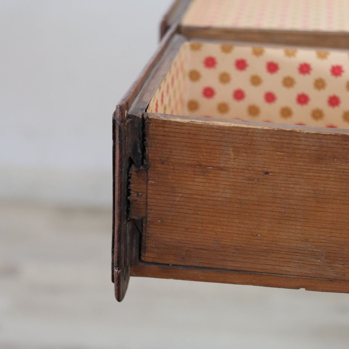 Antique Desk In Walnut And Cherry Wood, Italy 18th Century-photo-4