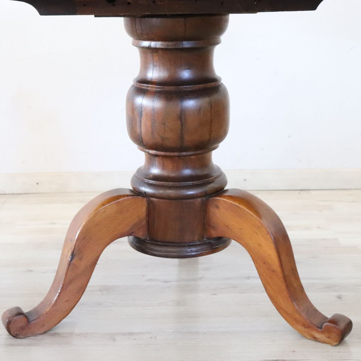 Table ancienne en noyer incrusté, Italie, milieu du XIXe siècle-photo-3