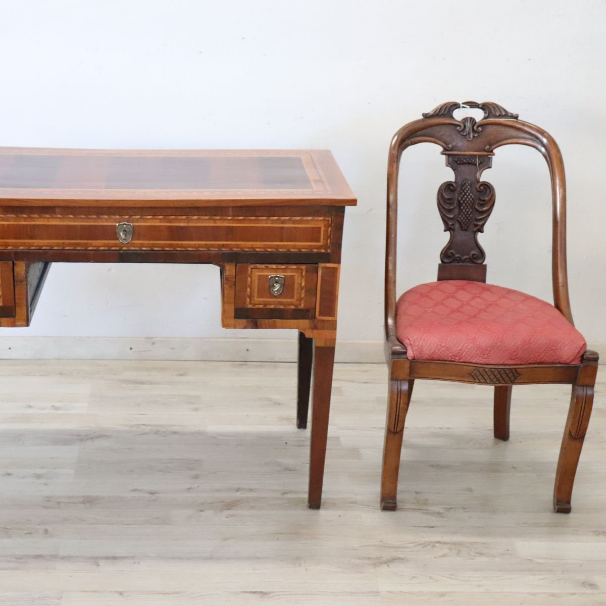 Bureau ancien en marqueterie de noyer, Italie, fin du XIXe siècle-photo-3