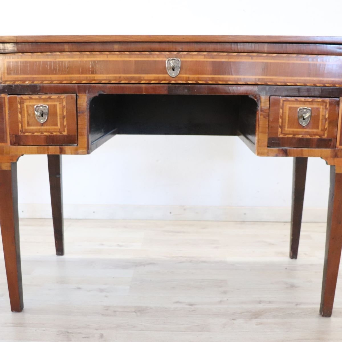 Bureau ancien en marqueterie de noyer, Italie, fin du XIXe siècle-photo-2