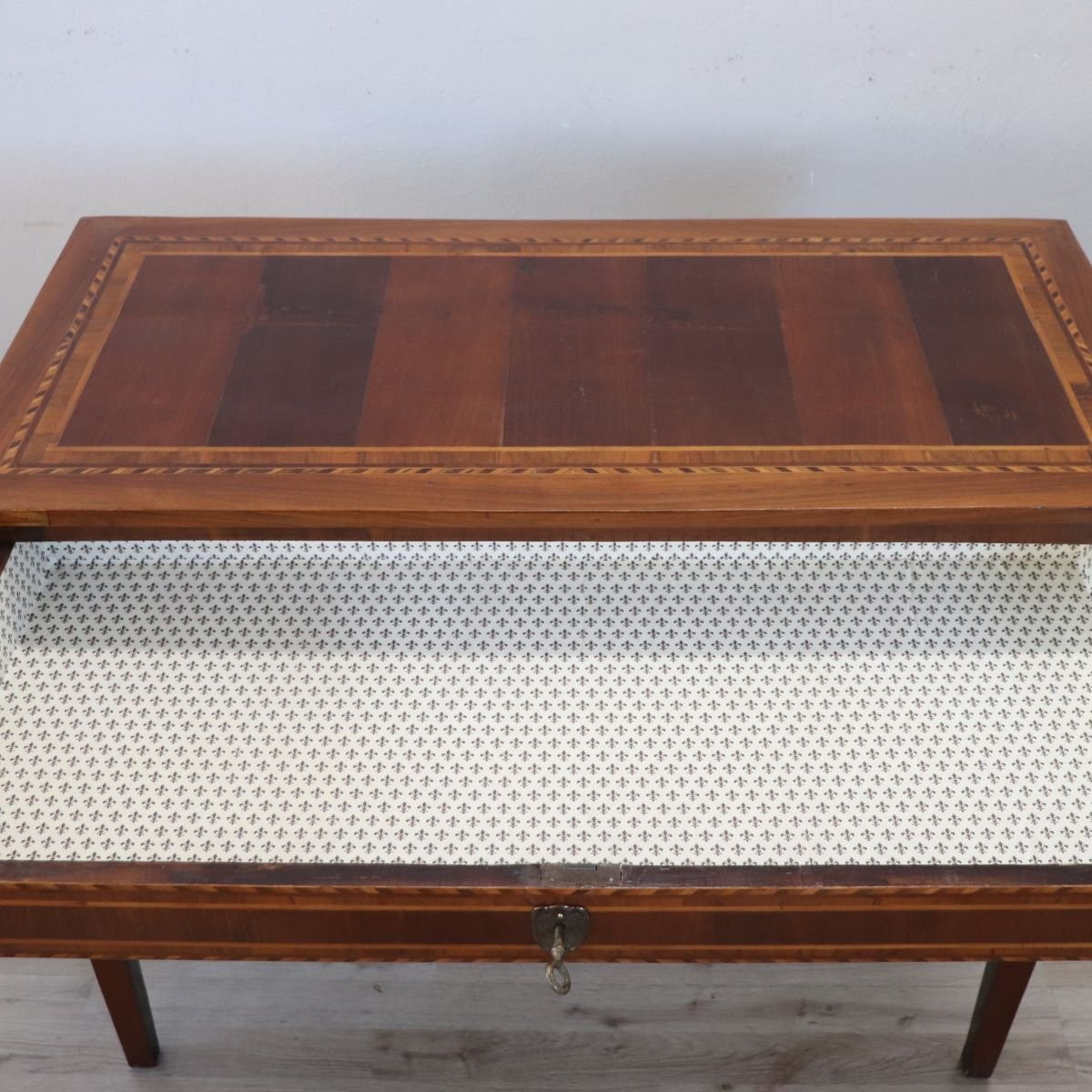 Bureau ancien en marqueterie de noyer, Italie, fin du XIXe siècle-photo-4