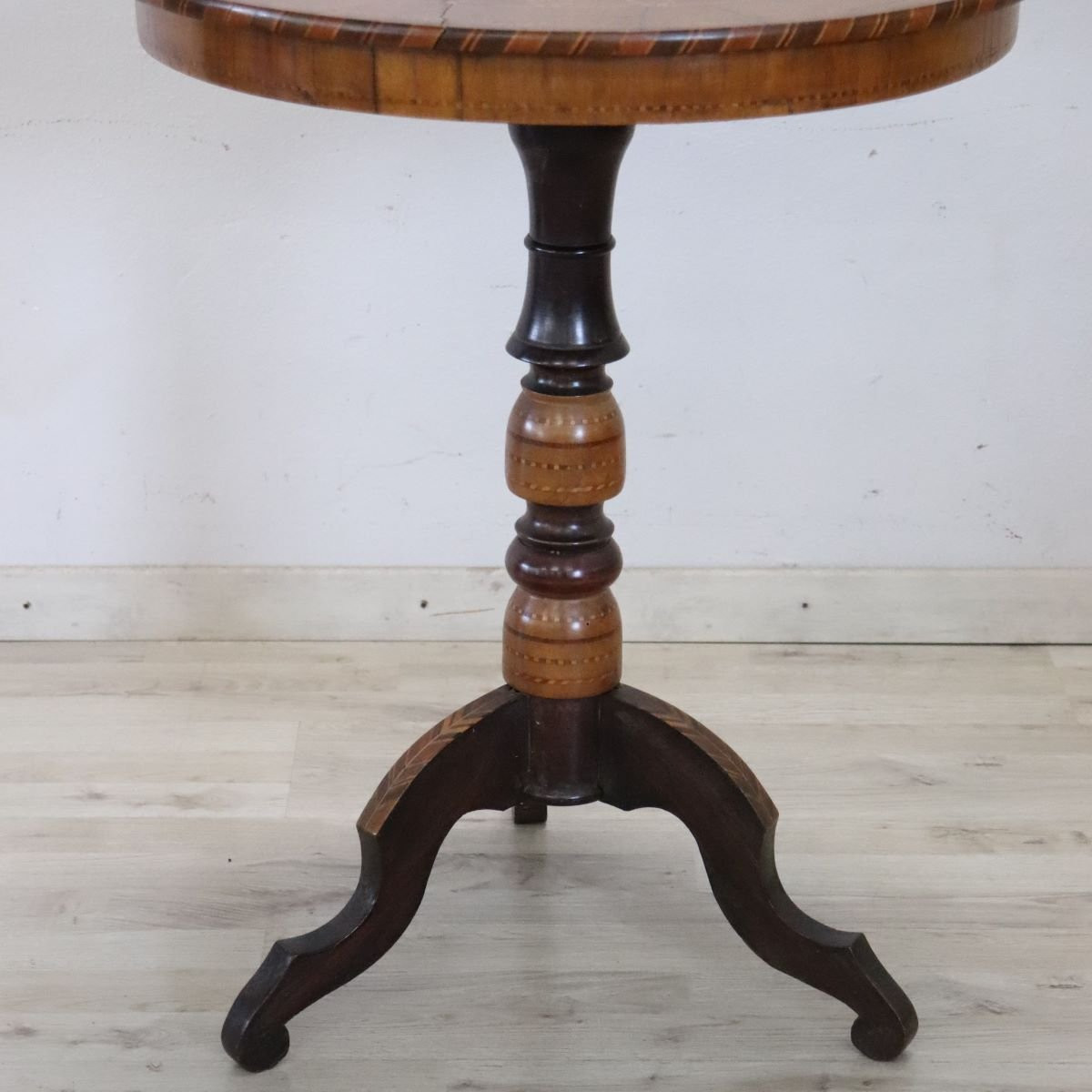 Table d'appoint ancienne en noyer incrusté, Italie, XIXe siècle-photo-2