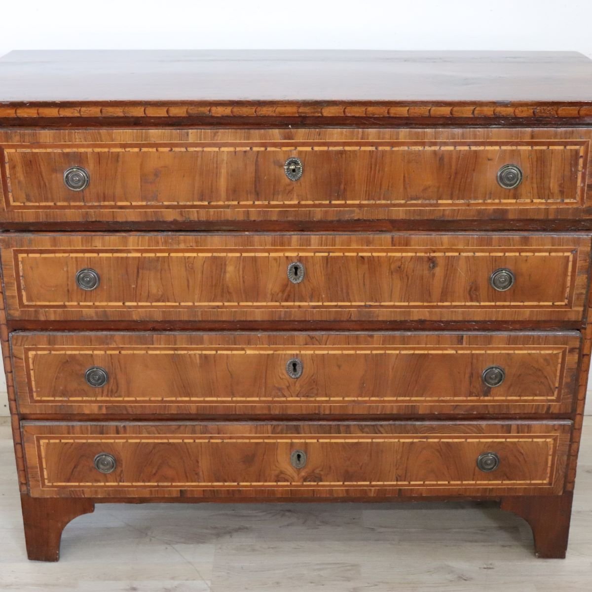 Commode ancienne en marqueterie de noyer, Italie, XVIIIe siècle-photo-2