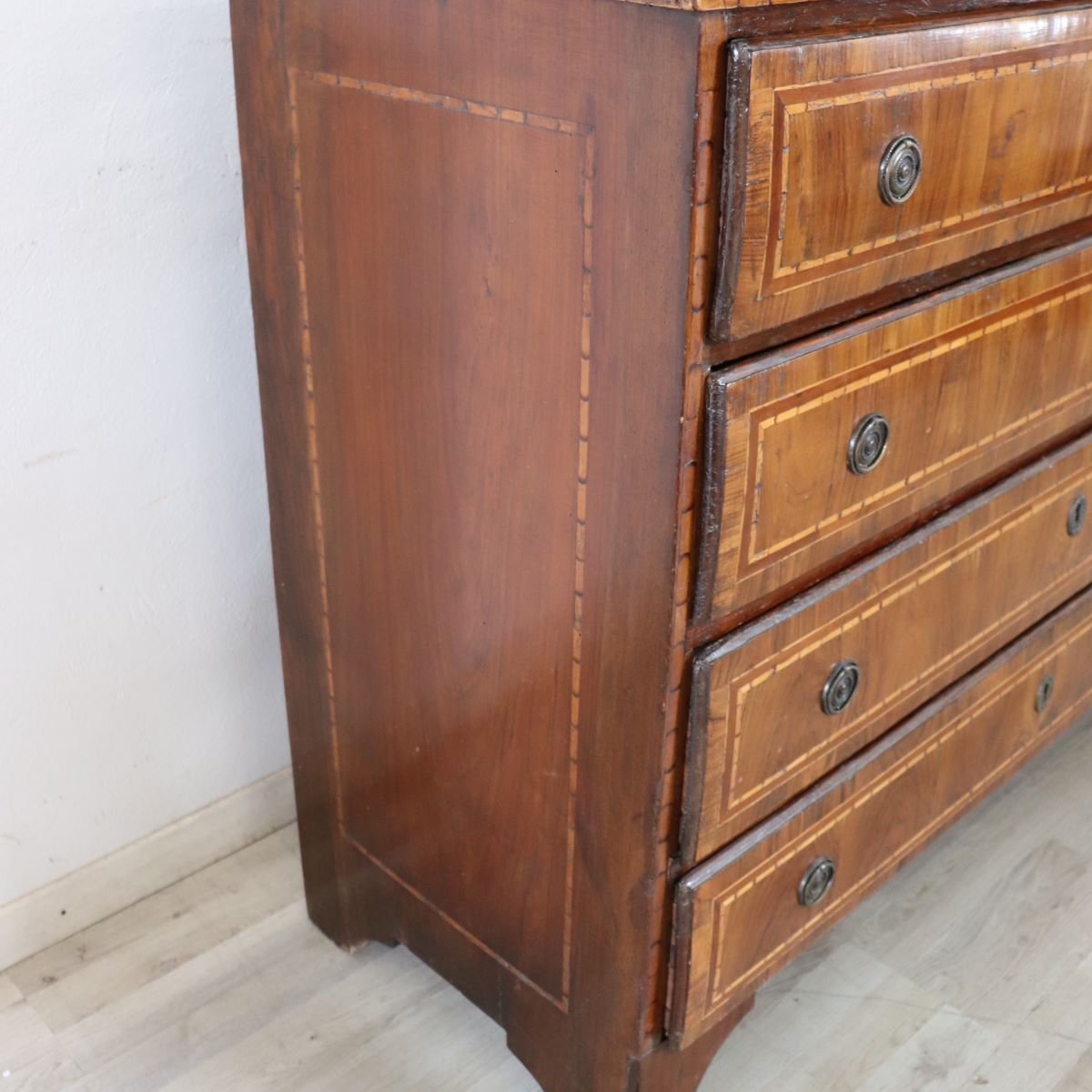 Commode ancienne en marqueterie de noyer, Italie, XVIIIe siècle-photo-3