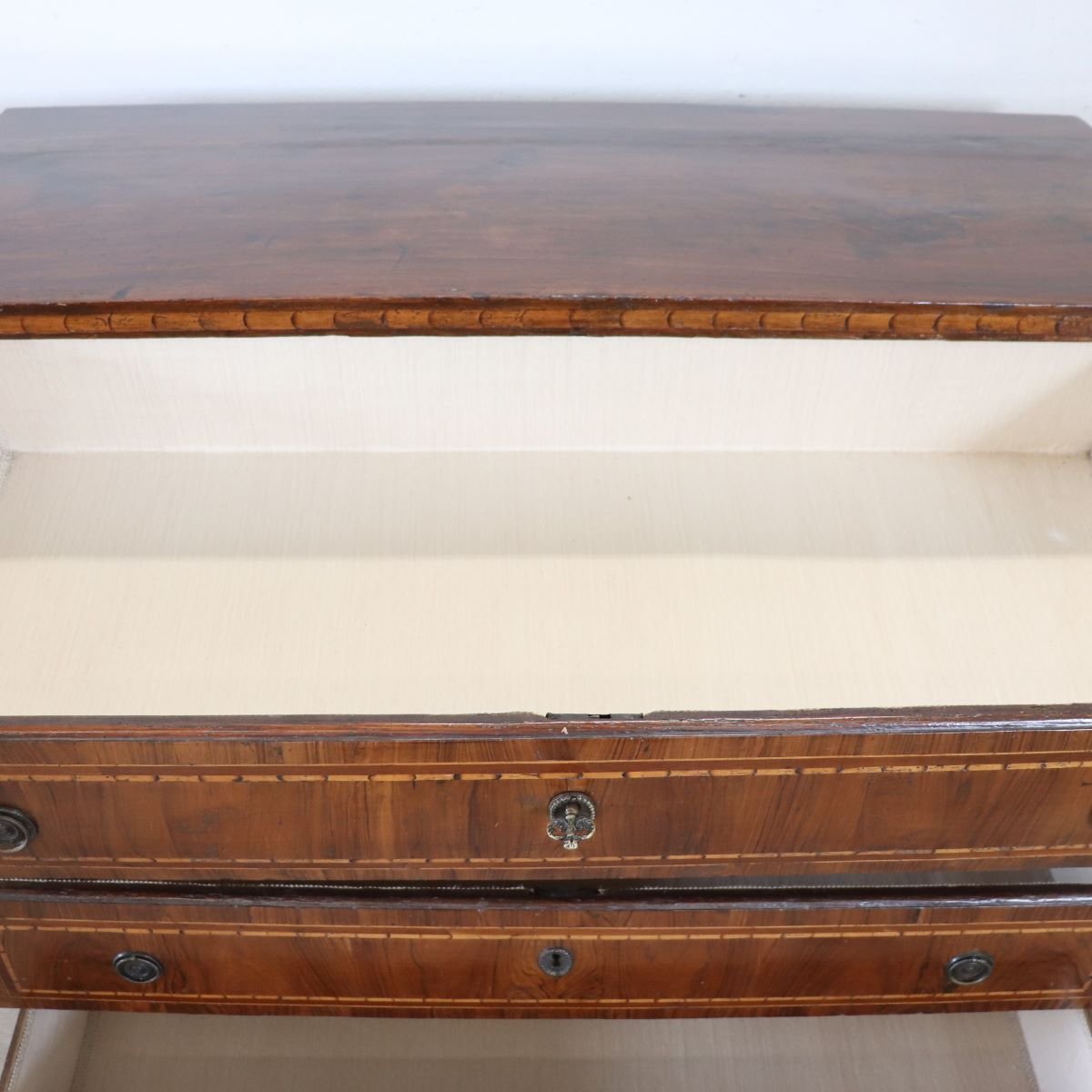 Commode ancienne en marqueterie de noyer, Italie, XVIIIe siècle-photo-1
