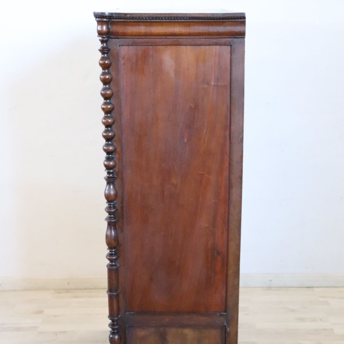 Petite armoire ancienne en noyer massif, Italie, milieu du XIXe siècle-photo-1