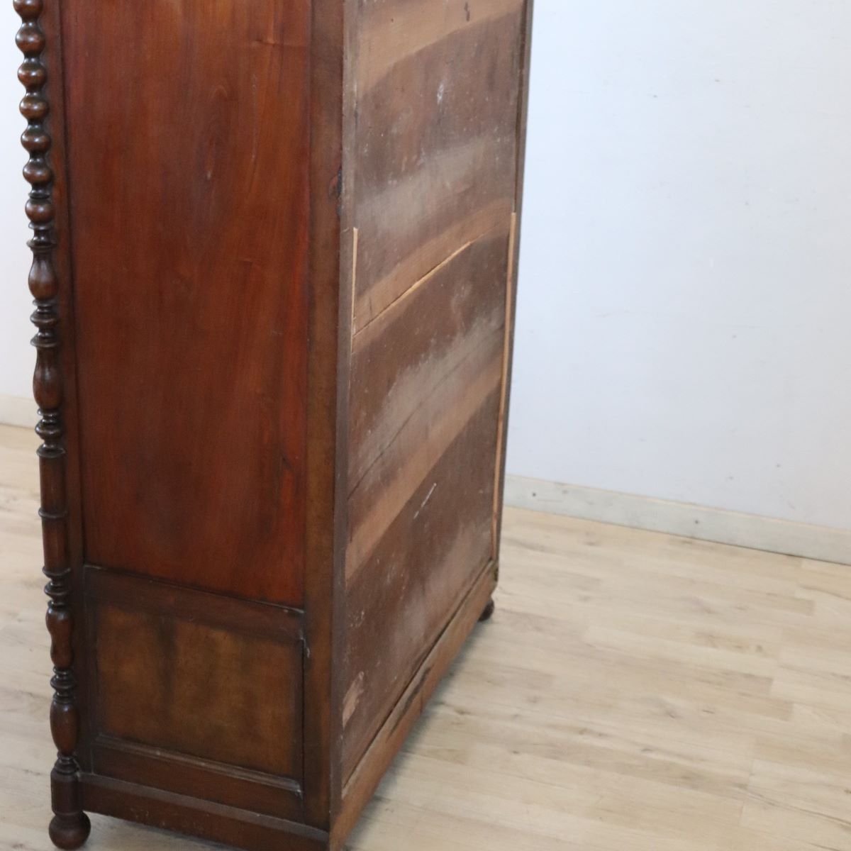 Petite armoire ancienne en noyer massif, Italie, milieu du XIXe siècle-photo-8