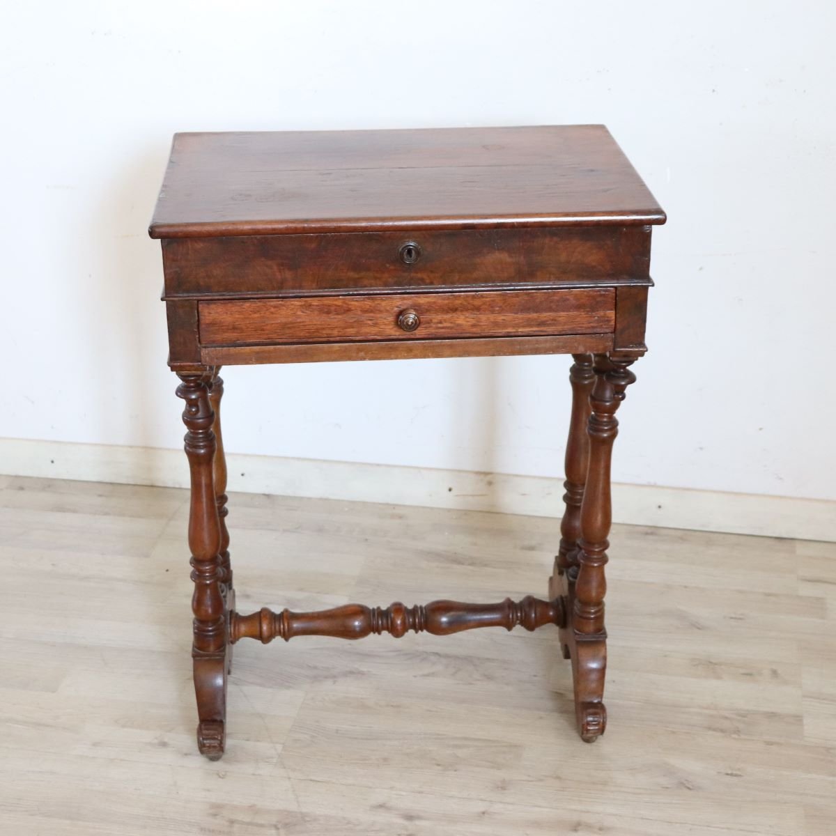Table d'appoint ou coiffeuse ancienne en noyer, Italie, XIXe siècle-photo-4