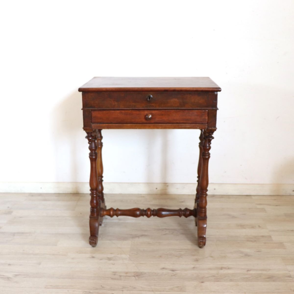 Table d'appoint ou coiffeuse ancienne en noyer, Italie, XIXe siècle-photo-2