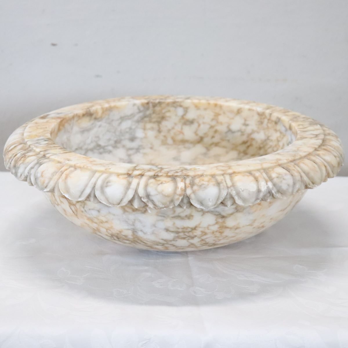 Small Carved Marble Tub-photo-2
