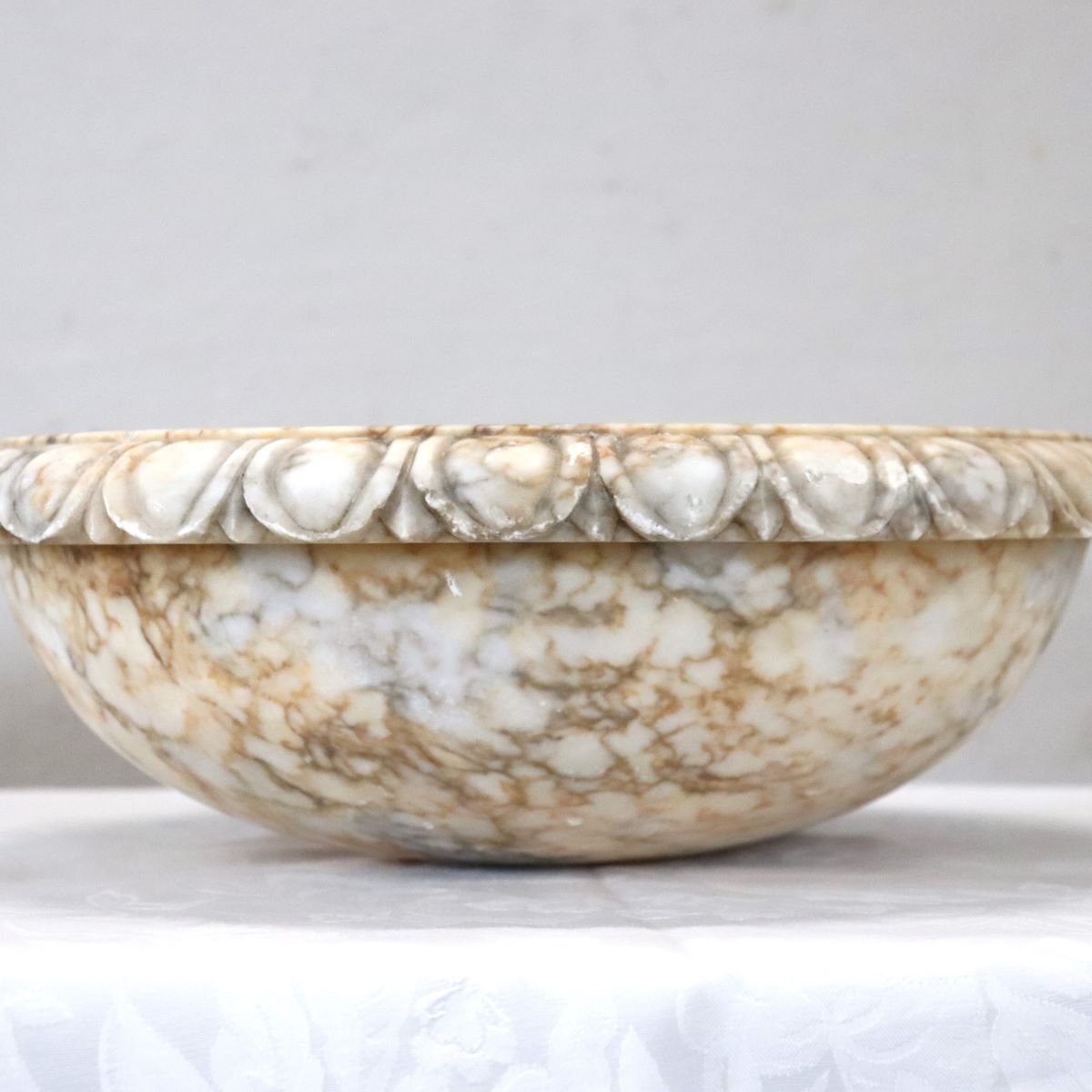 Small Carved Marble Tub-photo-4