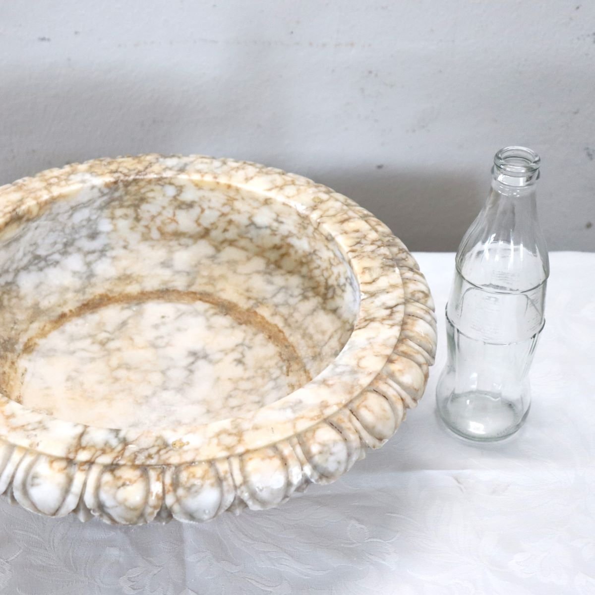 Small Carved Marble Tub-photo-2
