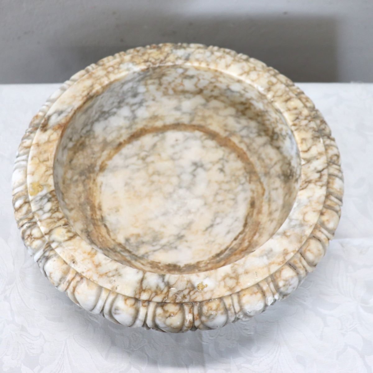 Small Carved Marble Tub-photo-4