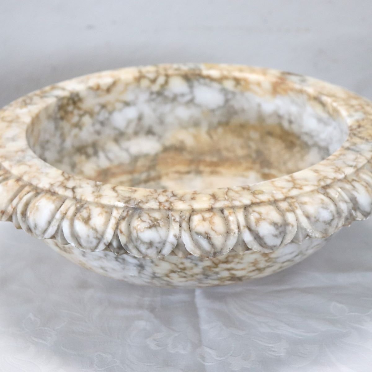 Small Carved Marble Tub-photo-5
