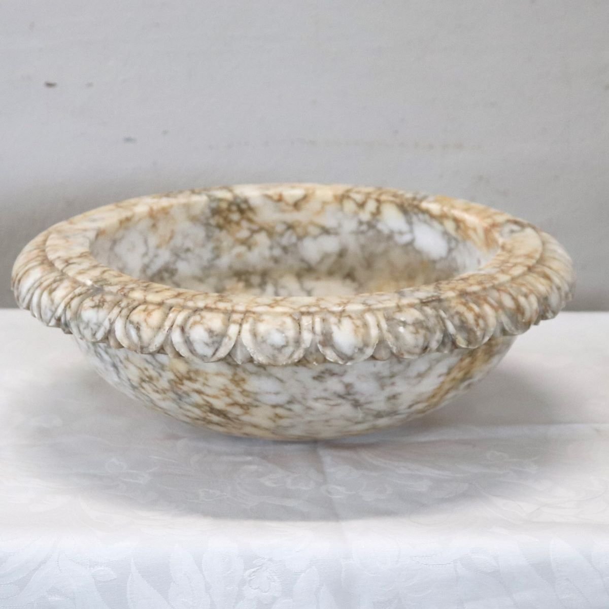Small Carved Marble Tub-photo-7