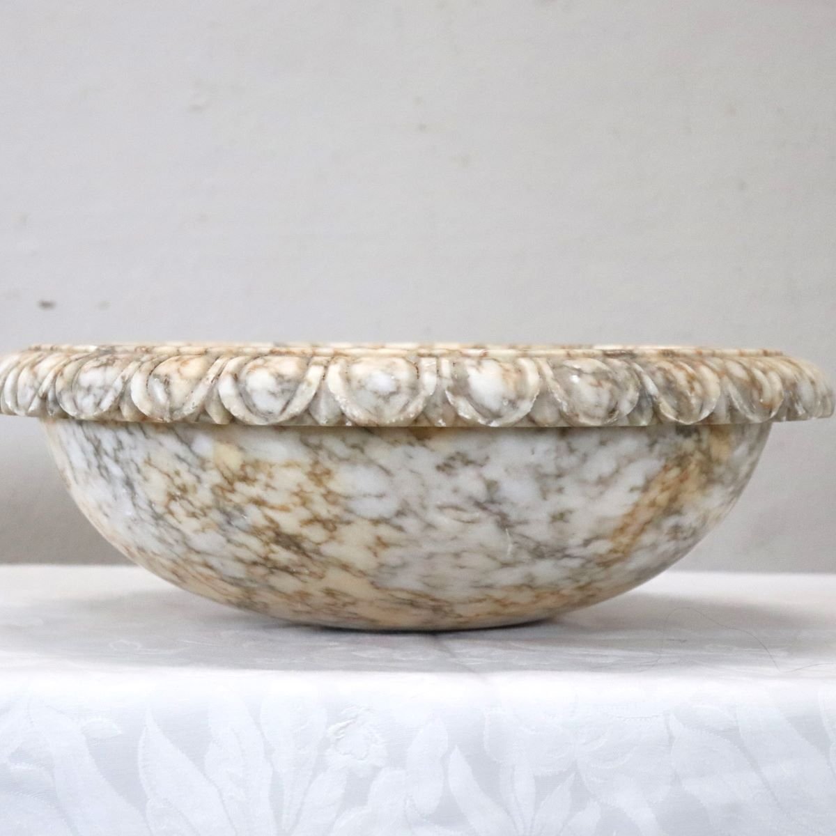 Small Carved Marble Tub-photo-8