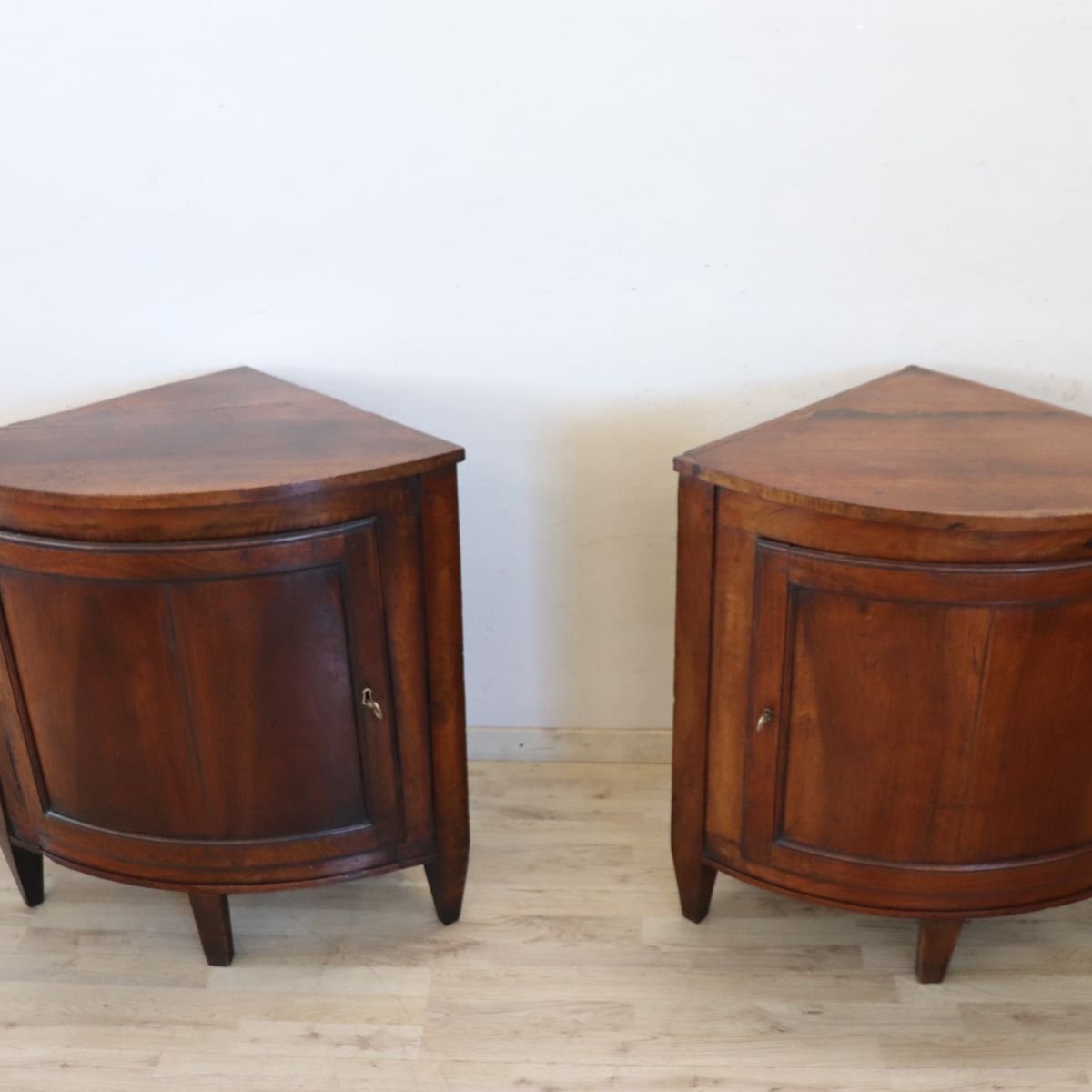 Pair Of Antique Corner Cabinets Made Of Solid Walnut, Italy, 18th Century-photo-3