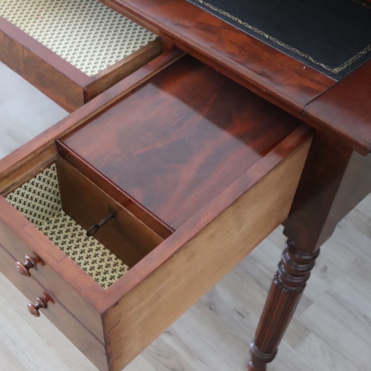 Antique Mahogany Desk, Italy, 19th Century-photo-5