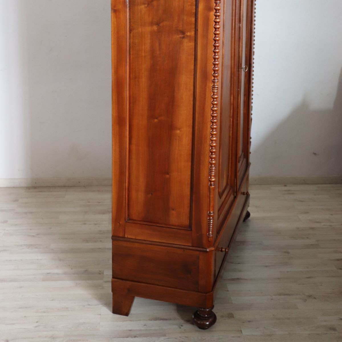 Antique Wardrobe Made Of Solid Walnut, Restored, Italy, Mid-19th Century-photo-7