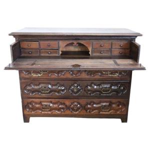 Antique Chest Of Drawers In Carved Walnut