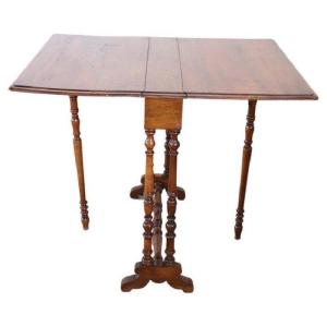 19th Century Walnut Tilt-top Table