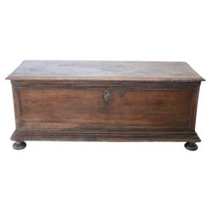 17th Century Blanket Chest In Walnut Wood