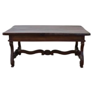 Table basse en noyer massif, Italie, début du XXe siècle Restaurée