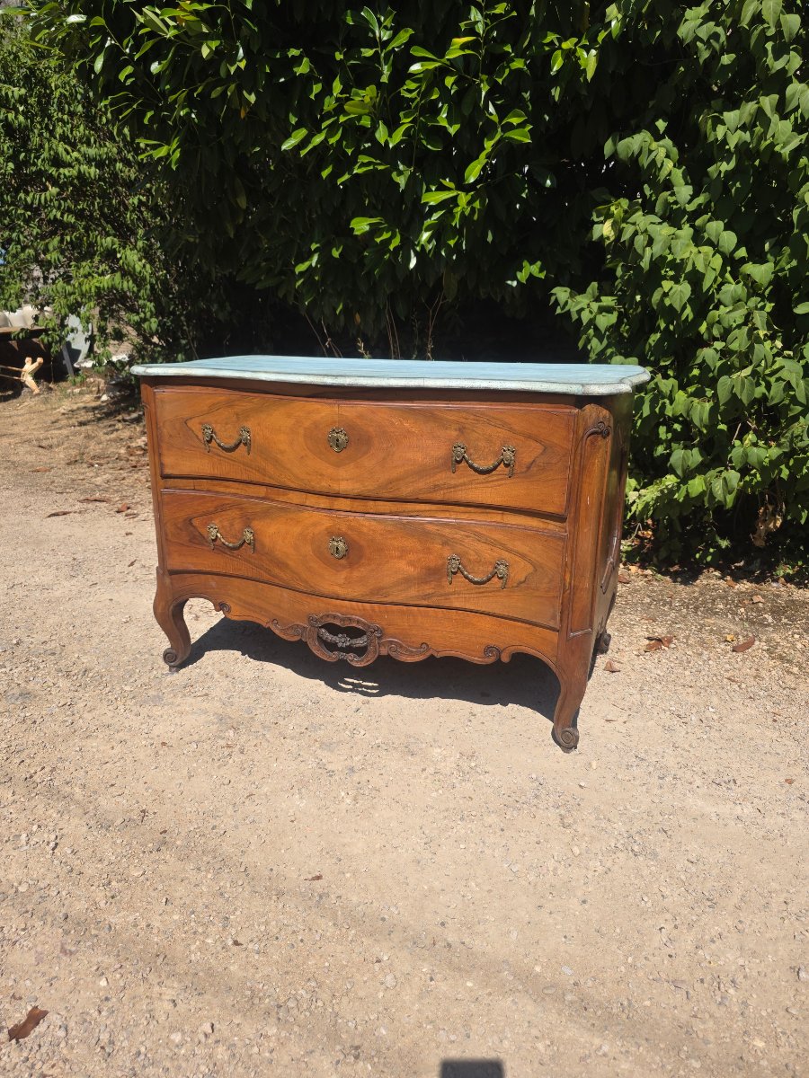 Louis XV-era Walnut Chest Of Drawers With A Hopping Top 