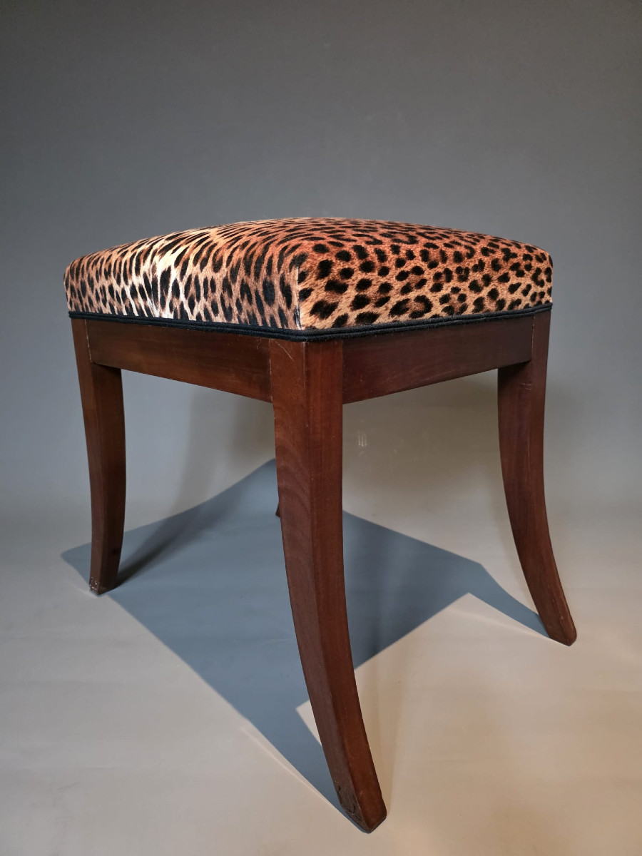 Jacob Frères Rue Meslée,  tabouret estampillé d’époque Consulat.