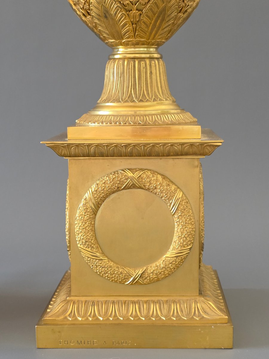THOMIRE À PARIS, Monumentale paire de vases signés, époque Empire. -photo-3
