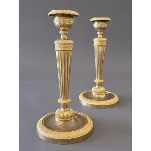 Paire de flambeaux en bronze doré d'époque Directoire-Consulat. Fin XVIIIème. 