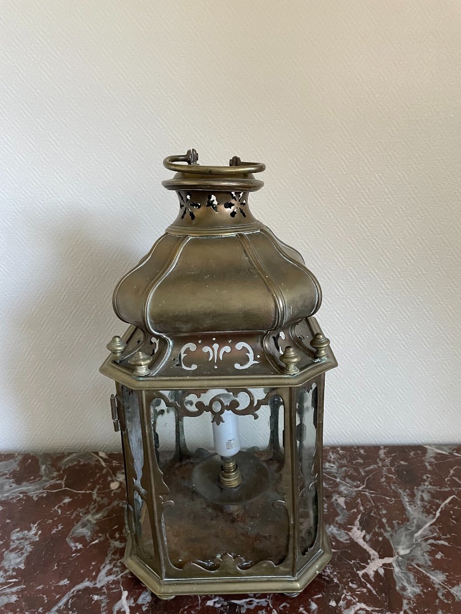Rare And Large 18th Century Lantern In Repoussé Brass With Coat Of Arms