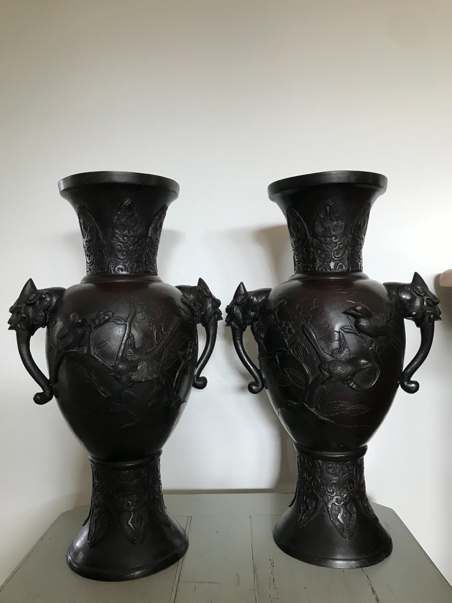 Ancienne Grande Paire De Vases En Bronze Origine Chine Fin Du XIX ème Siècle à Décor d'Oiseaux