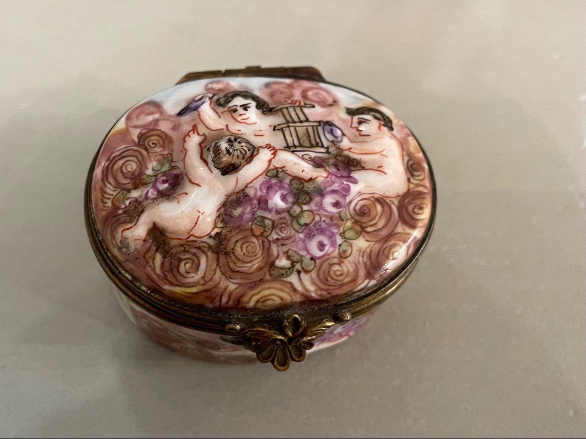 Old Small Pillbox Capodimonte Porcelain Pill Box XIX Eme Century With Putti Showcase-photo-4