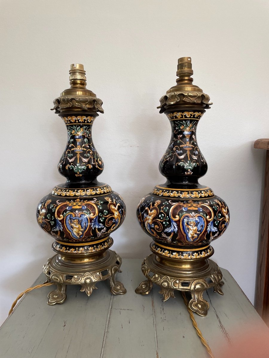 Ancienne Et Grande Paire De Lampe En Gien Décor Renaissance Noir , Début Du XX Eme Siècle