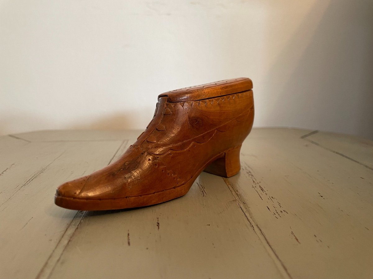 Old Snuff Box In Carved Wood Shoe Shape Late 19th Century-photo-2