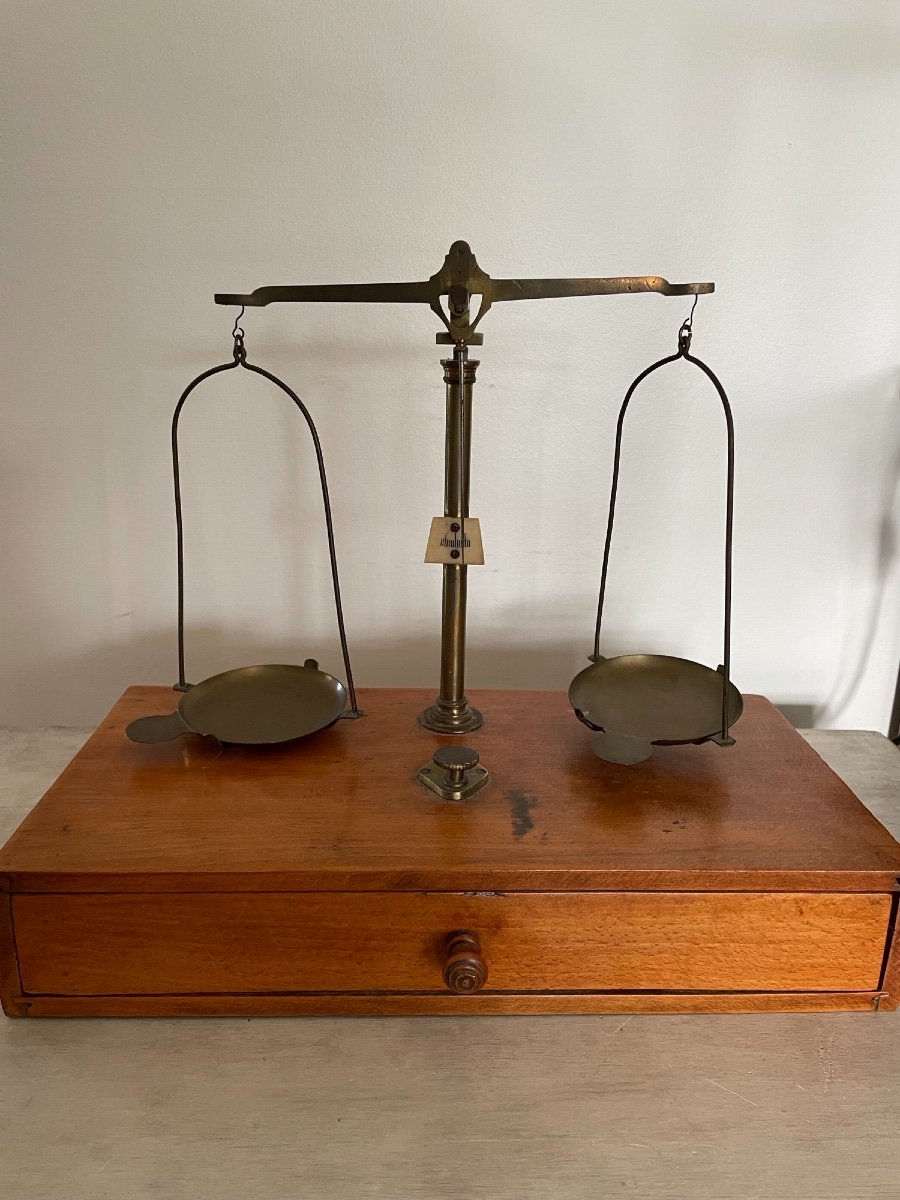Old Trebuchet Balance Pharmacy Apothecary Early 20th Century Profession Curiosity Cabinet Showcase