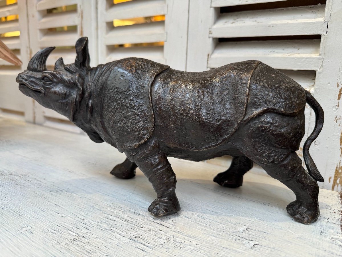 Ancien Rhinocéros En Bronze Patiné Milieu XX Eme Bronze Animalier Sculpture Statue -photo-1