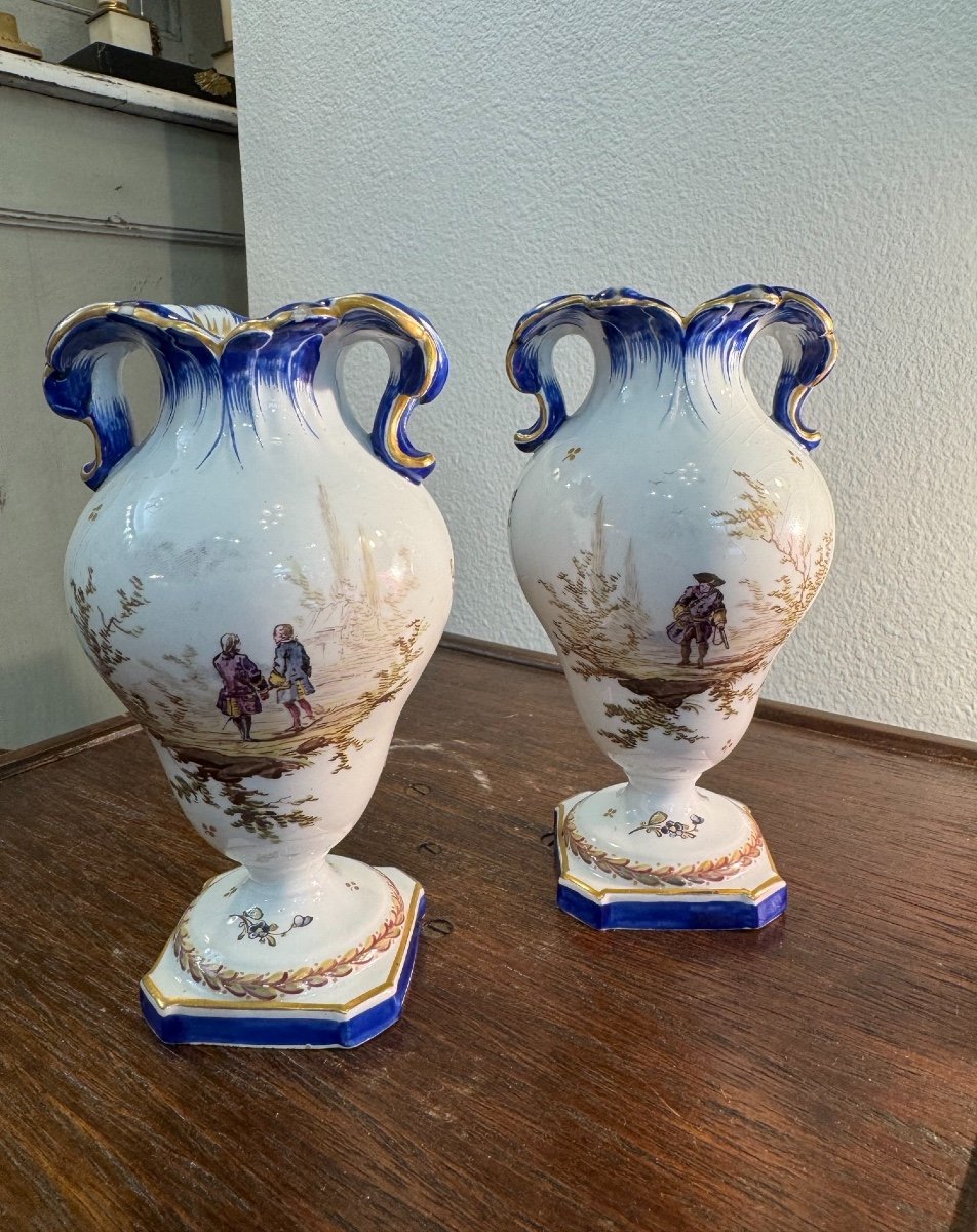 Ancienne Paire De Vases En Porcelaine Marseille Veuve Perrin XIX Ème dans le gout