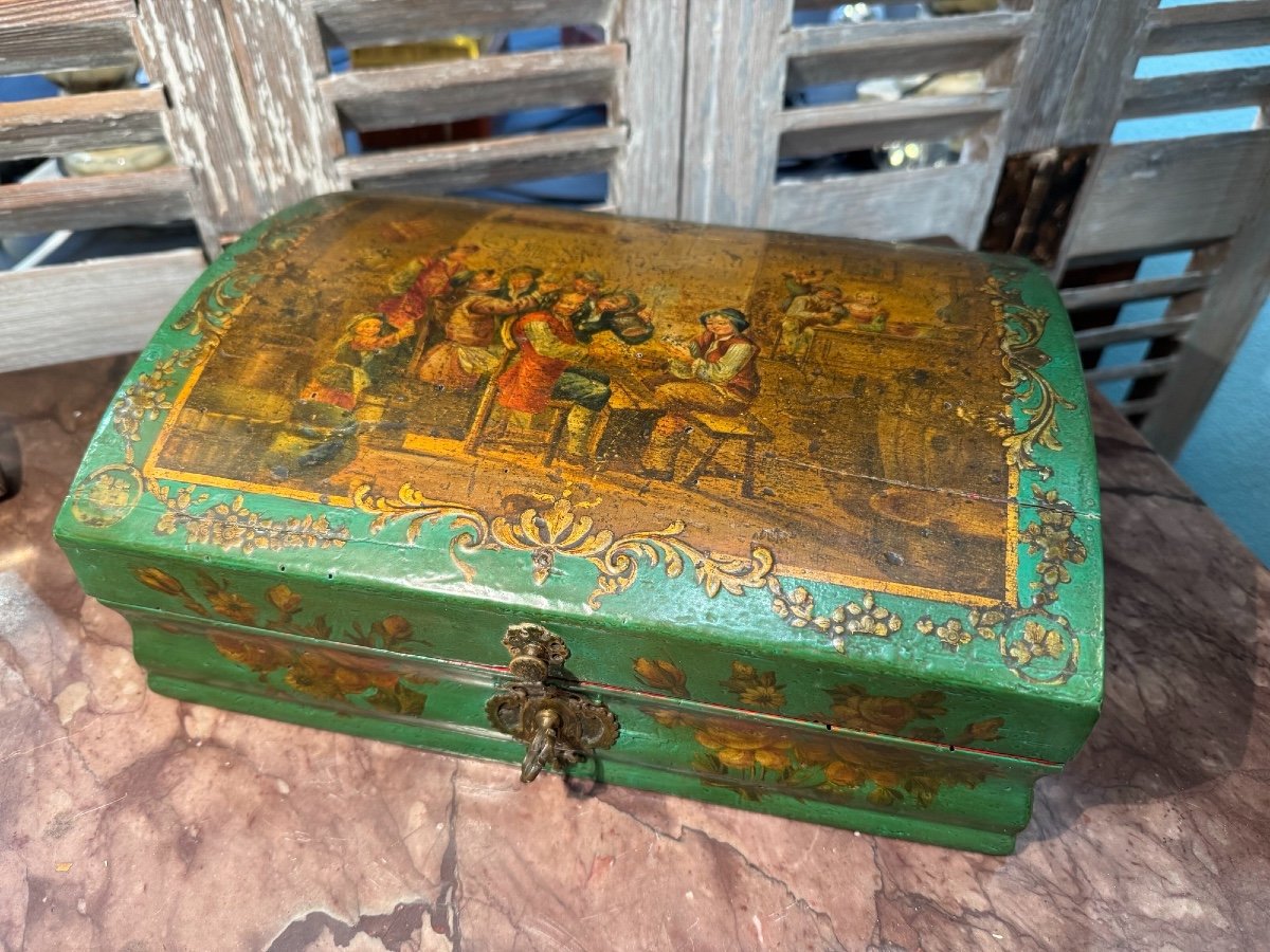 Old Box Old Wig Box In Martin Varnish Period 19th Century With Key