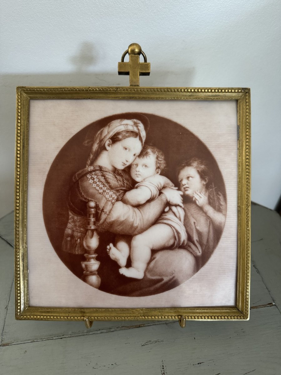 Antique Porcelain Plaque Of The Virgin Mary With A Chair In Its Antique Gilt Brass Frame, 19th Century-photo-2
